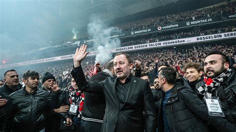 B­e­ş­i­k­t­a­ş­,­ ­V­o­d­a­f­o­n­e­ ­P­a­r­k­­t­a­ ­S­e­r­g­e­n­ ­Y­a­l­ç­ı­n­ ­i­ç­i­n­ ­i­m­z­a­ ­t­ö­r­e­n­i­ ­d­ü­z­e­n­l­e­d­i­